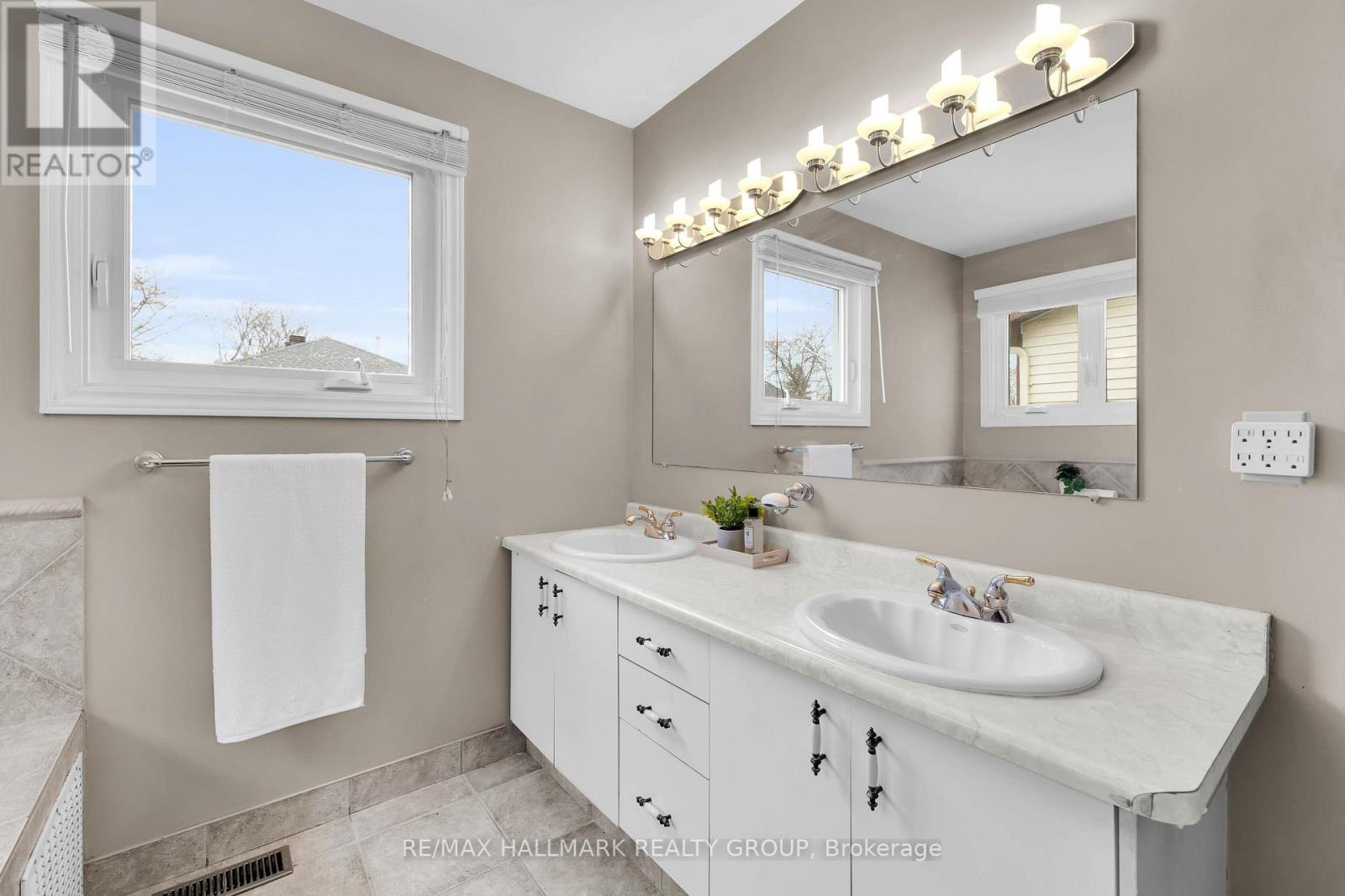 5 Ellisson Way, Ottawa, Ontario  K1G 4N9 - Photo 25 - X12970302