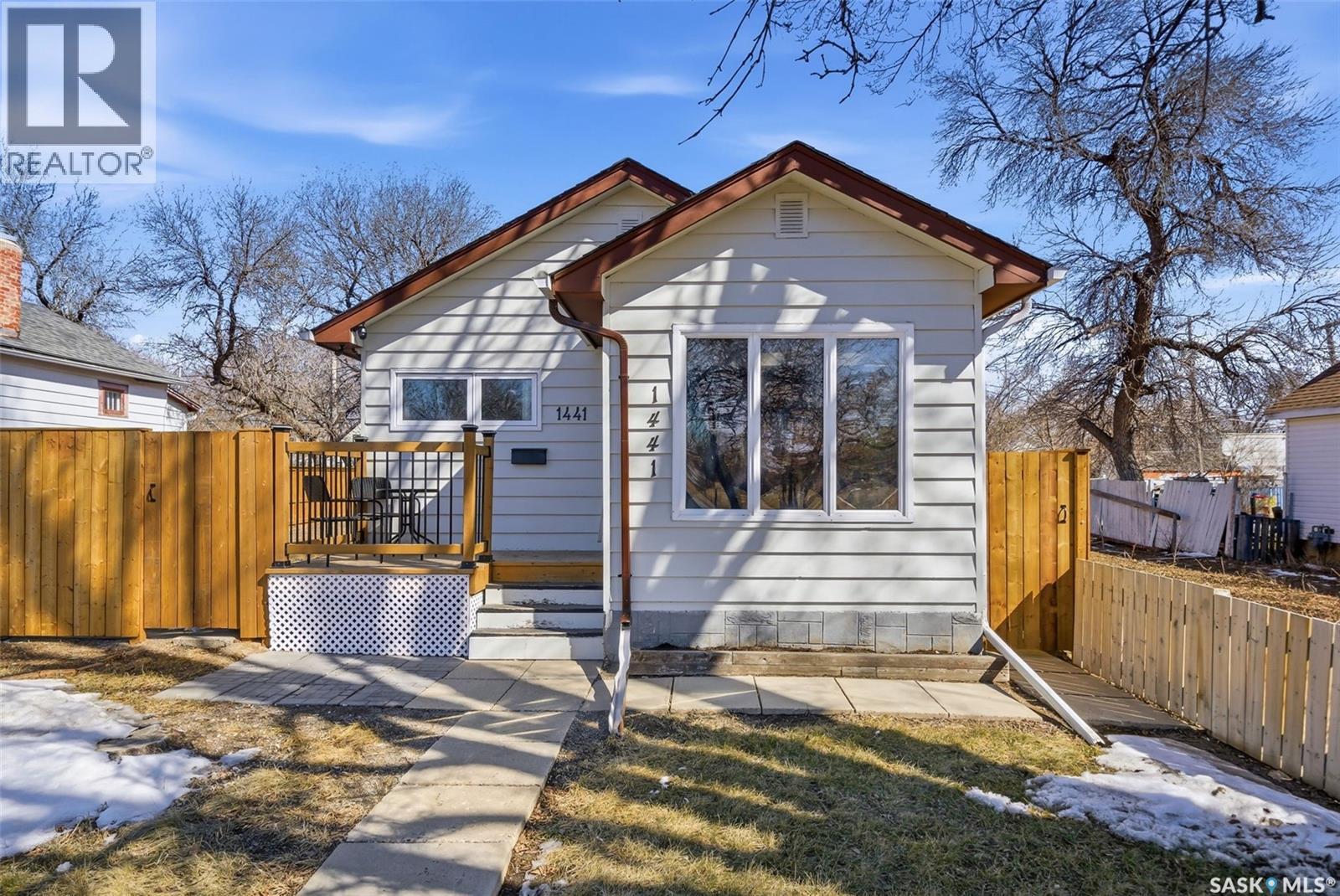 1441 Athol Street, Regina, Saskatchewan  S4T 3C7 - Photo 2 - SK032332