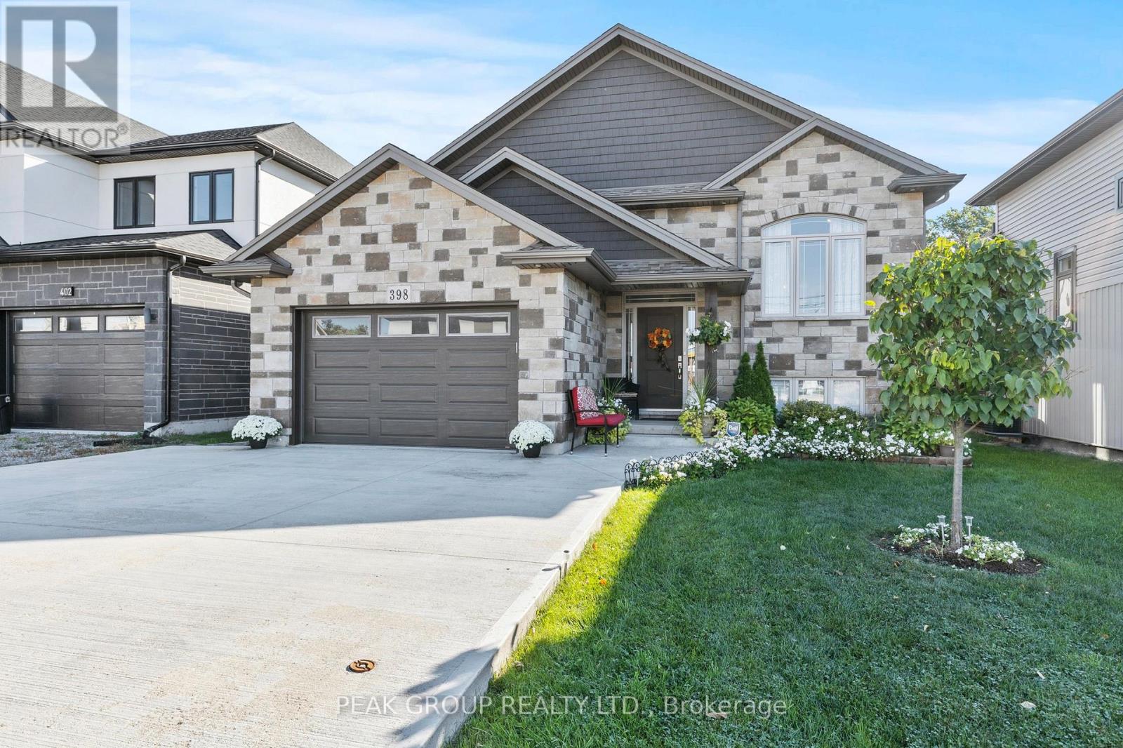 398 Aqueduct Street, Welland, Ontario  L3C 0H3 - Photo 2 - X12970342