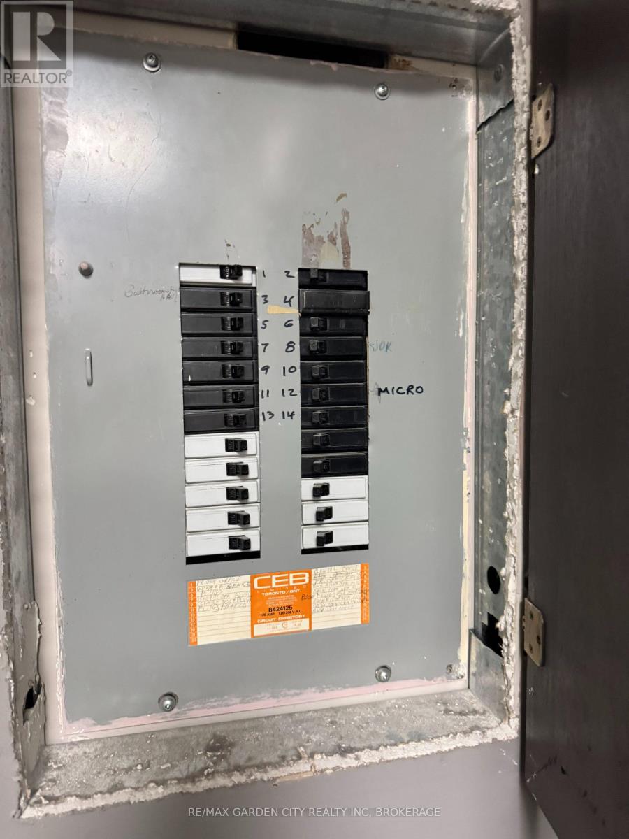 2nd Floor - 236 Glenridge Avenue, St. Catharines, Ontario  L2T 3J9 - Photo 10 - X12970344