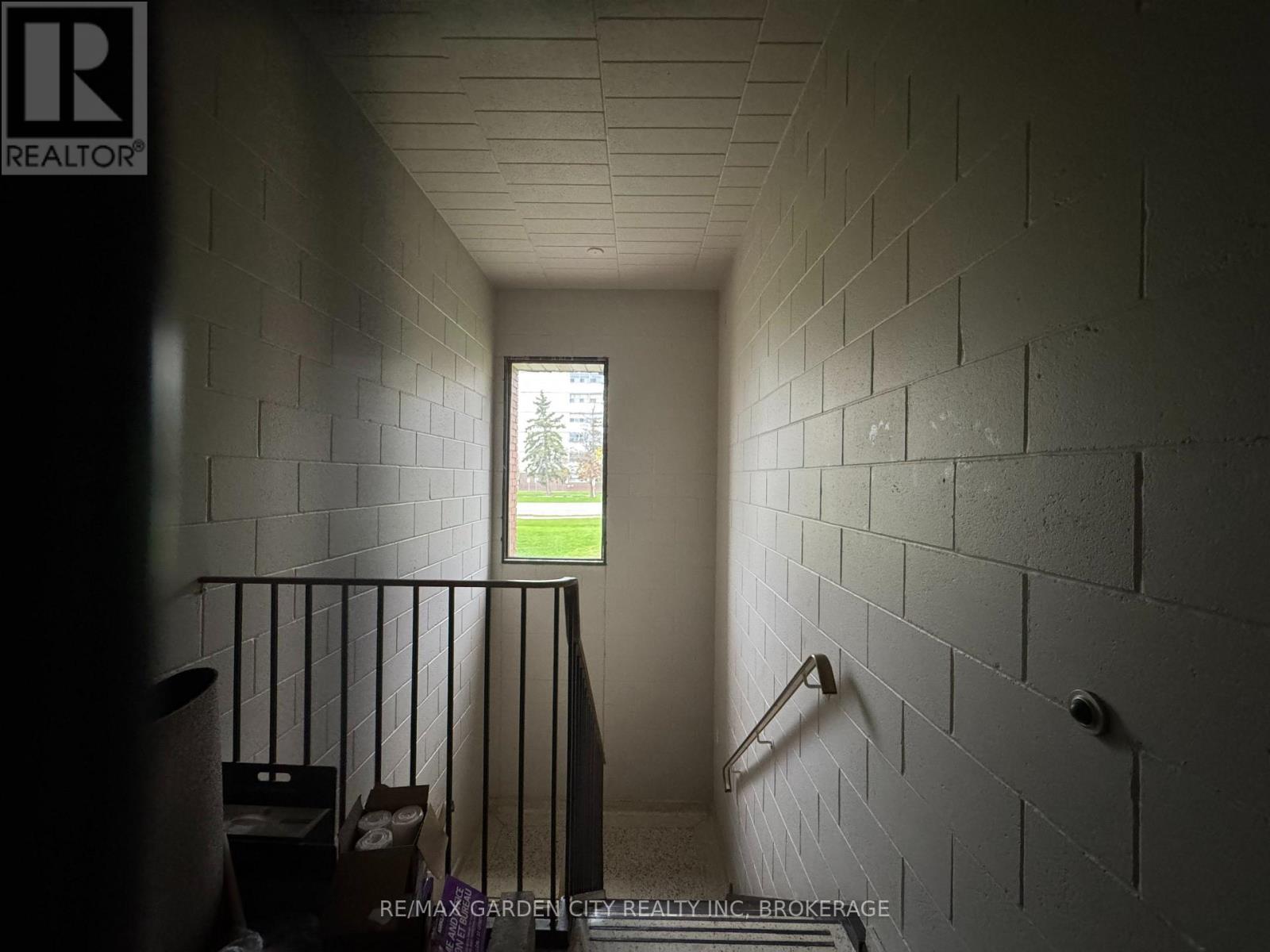 2nd Floor - 236 Glenridge Avenue, St. Catharines, Ontario  L2T 3J9 - Photo 14 - X12970344