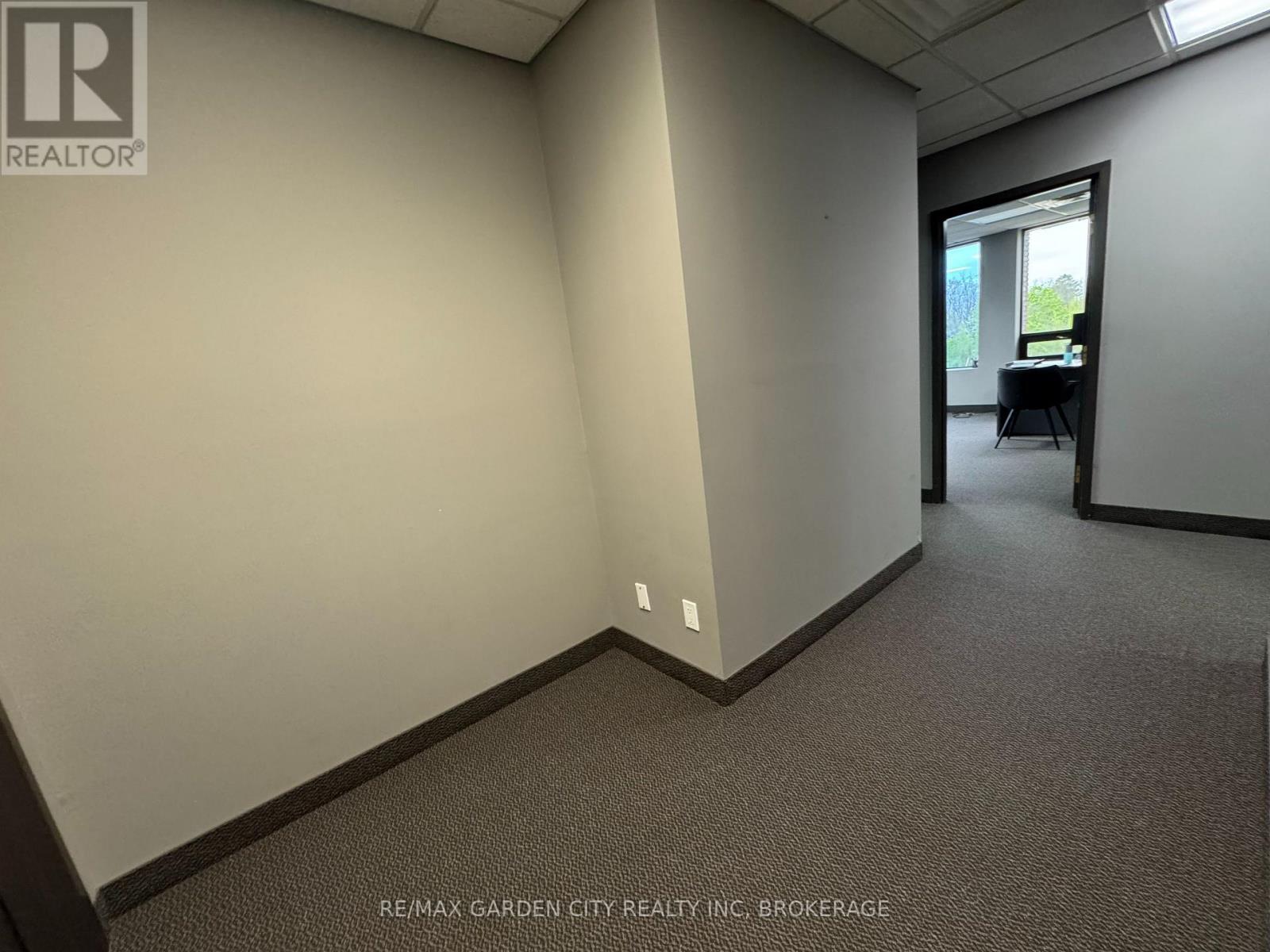 2nd Floor - 236 Glenridge Avenue, St. Catharines, Ontario  L2T 3J9 - Photo 17 - X12970344