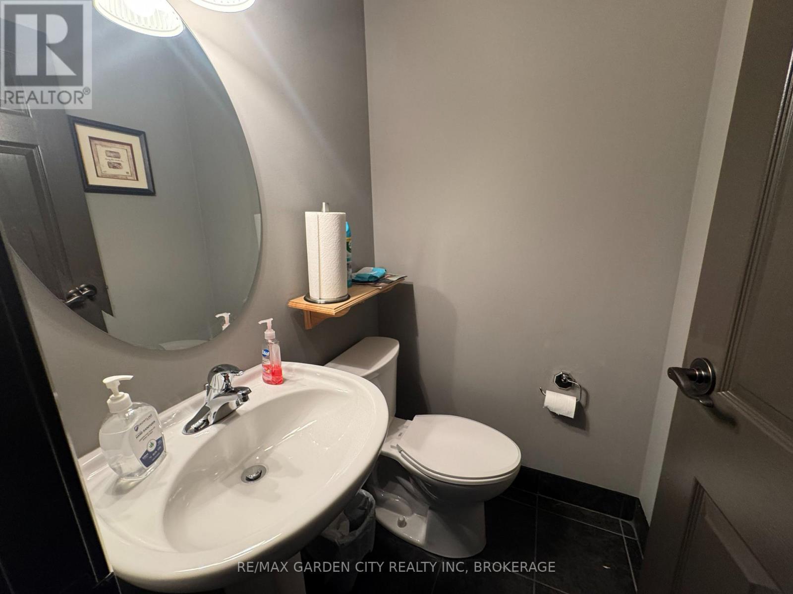 2nd Floor - 236 Glenridge Avenue, St. Catharines, Ontario  L2T 3J9 - Photo 18 - X12970344