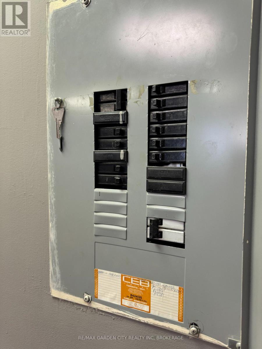 2nd Floor - 236 Glenridge Avenue, St. Catharines, Ontario  L2T 3J9 - Photo 19 - X12970344