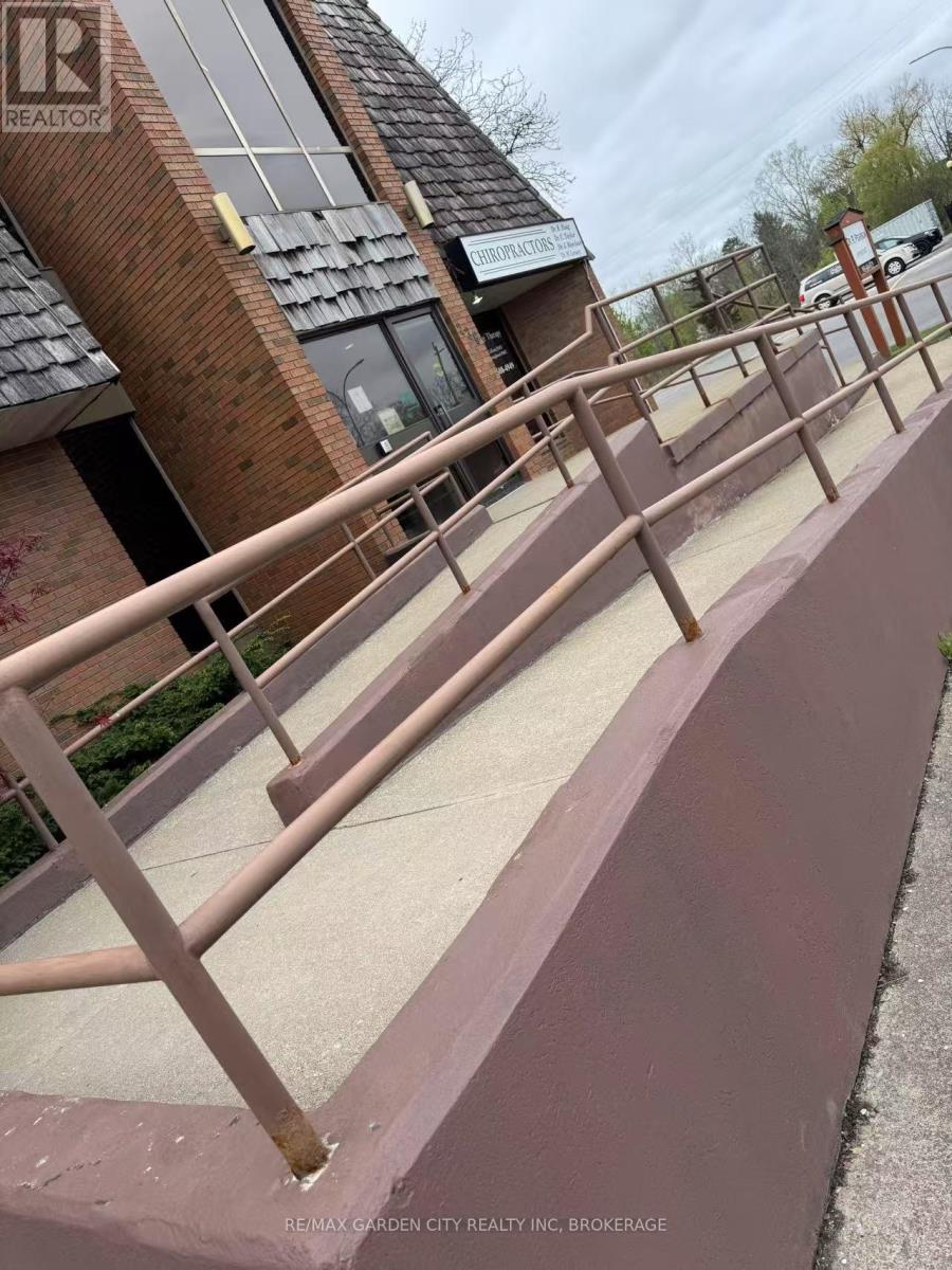 2nd Floor - 236 Glenridge Avenue, St. Catharines, Ontario  L2T 3J9 - Photo 2 - X12970344