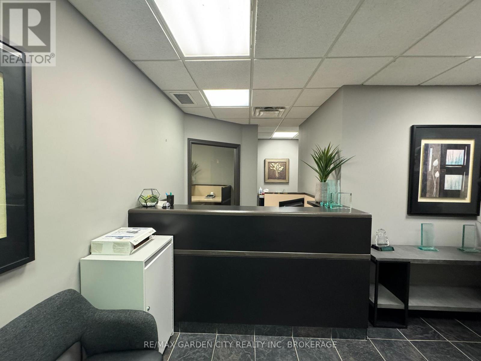 2nd Floor - 236 Glenridge Avenue, St. Catharines, Ontario  L2T 3J9 - Photo 3 - X12970344