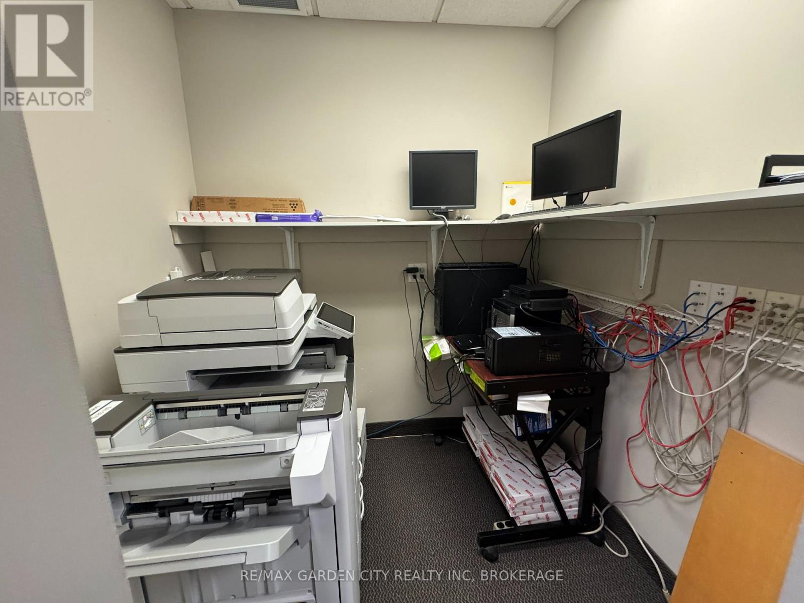 2nd Floor - 236 Glenridge Avenue, St. Catharines, Ontario  L2T 3J9 - Photo 5 - X12970344