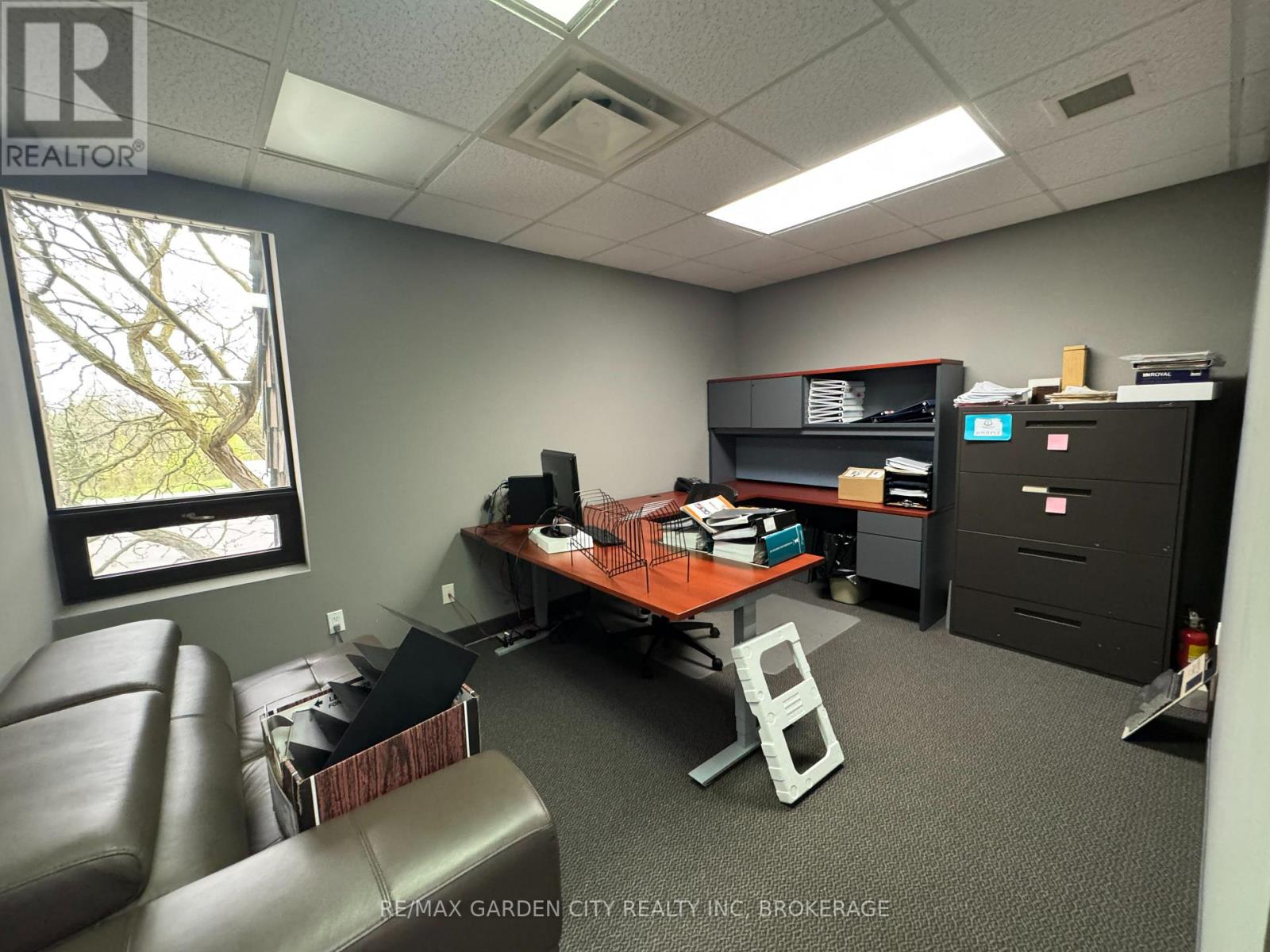 2nd Floor - 236 Glenridge Avenue, St. Catharines, Ontario  L2T 3J9 - Photo 6 - X12970344