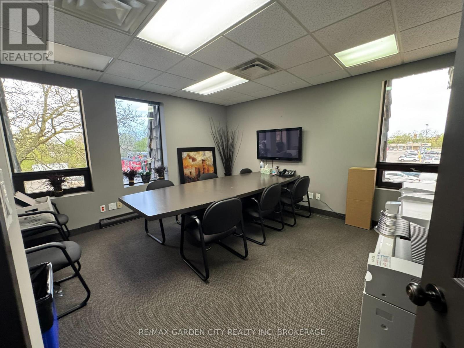 2nd Floor - 236 Glenridge Avenue, St. Catharines, Ontario  L2T 3J9 - Photo 7 - X12970344