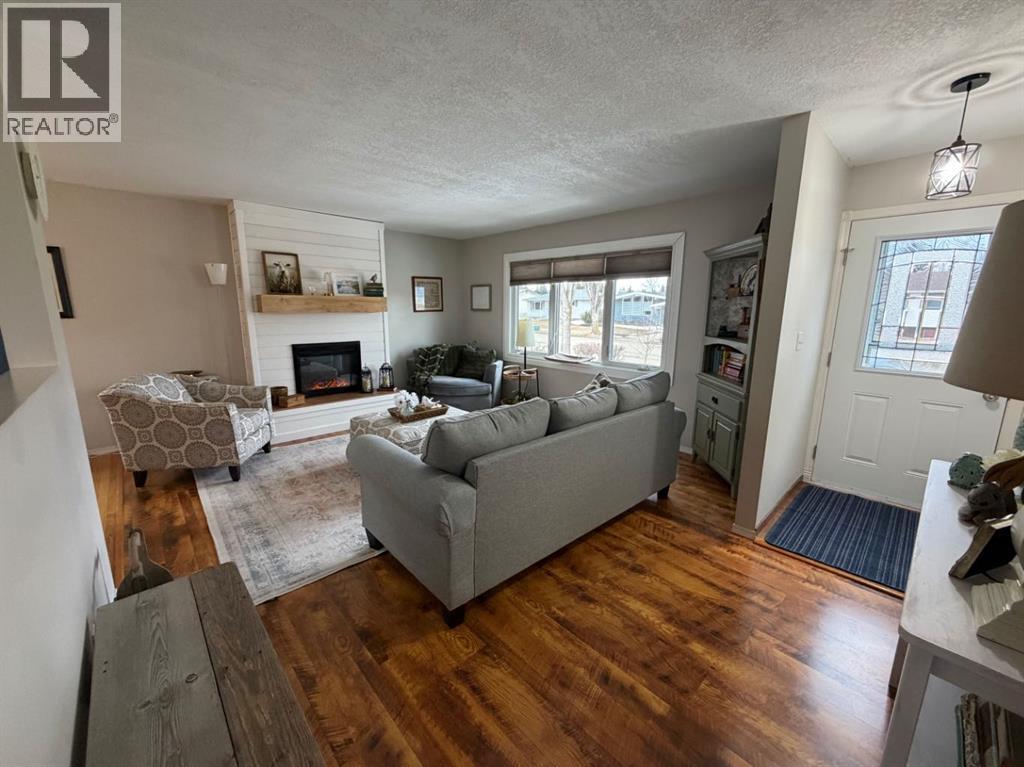 6107 Enevold Drive, Camrose, Alberta  T4V 3J7 - Photo 6 - A2297262