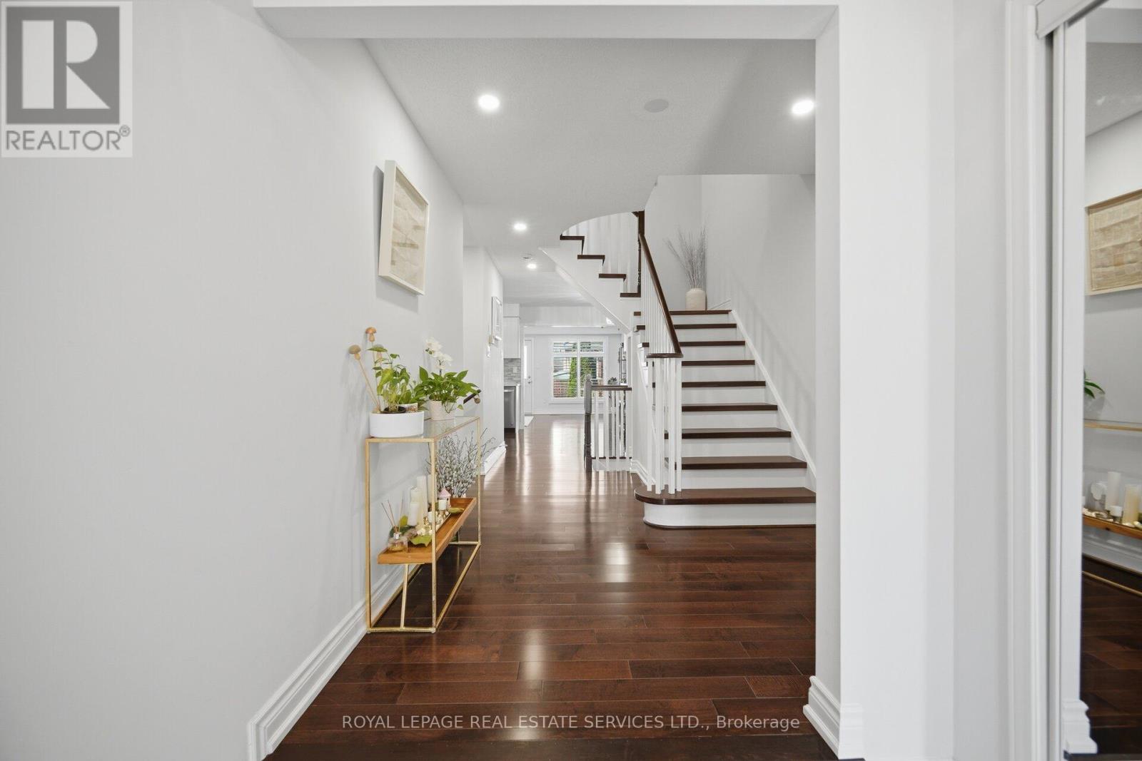 3749 Nightstar Drive, Mississauga, Ontario  L5M 8A5 - Photo 5 - W12970074