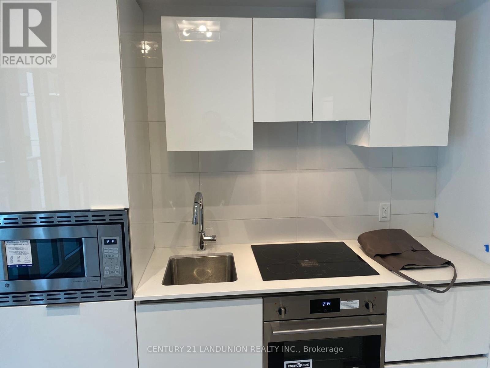 1336 - 230 Simcoe Street, Toronto (Kensington-Chinatown), Ontario  M5T 0G7 - Photo 2 - C12970202