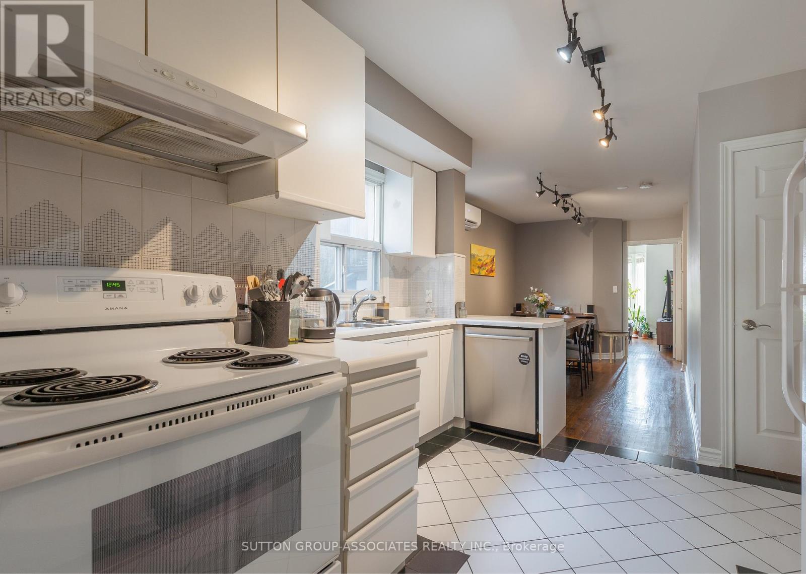 1 - 26 Alcina Avenue, Toronto, Ontario  M6G 2E8 - Photo 10 - C12970210