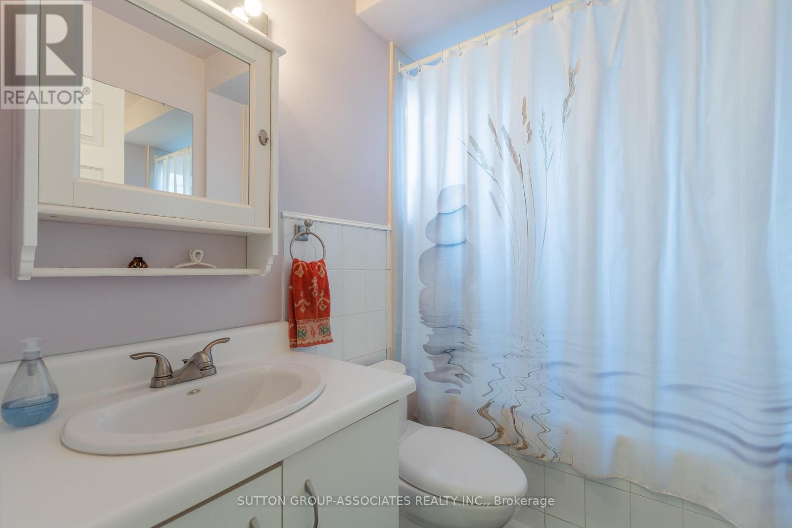 1 - 26 Alcina Avenue, Toronto, Ontario  M6G 2E8 - Photo 11 - C12970210