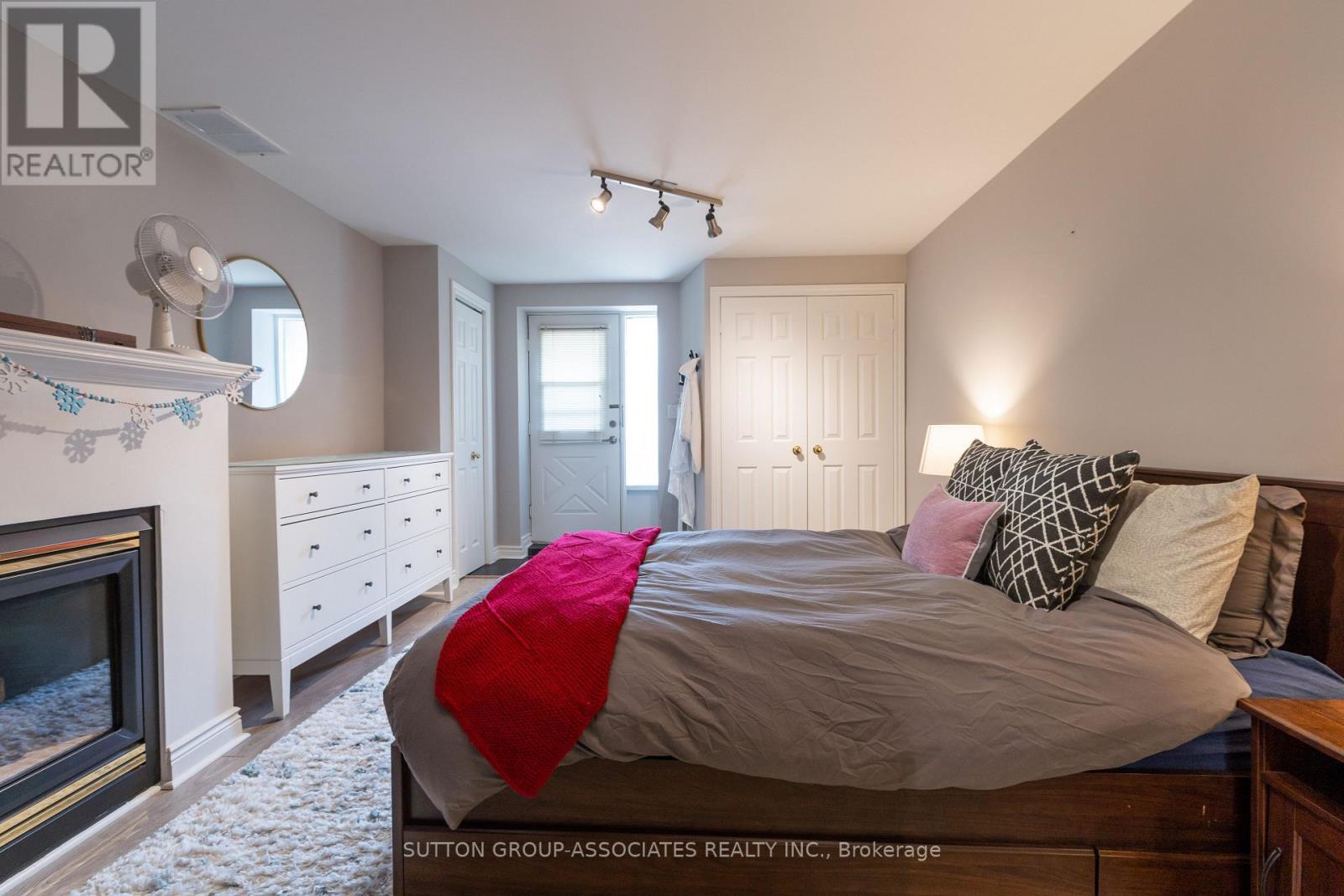 1 - 26 Alcina Avenue, Toronto, Ontario  M6G 2E8 - Photo 15 - C12970210