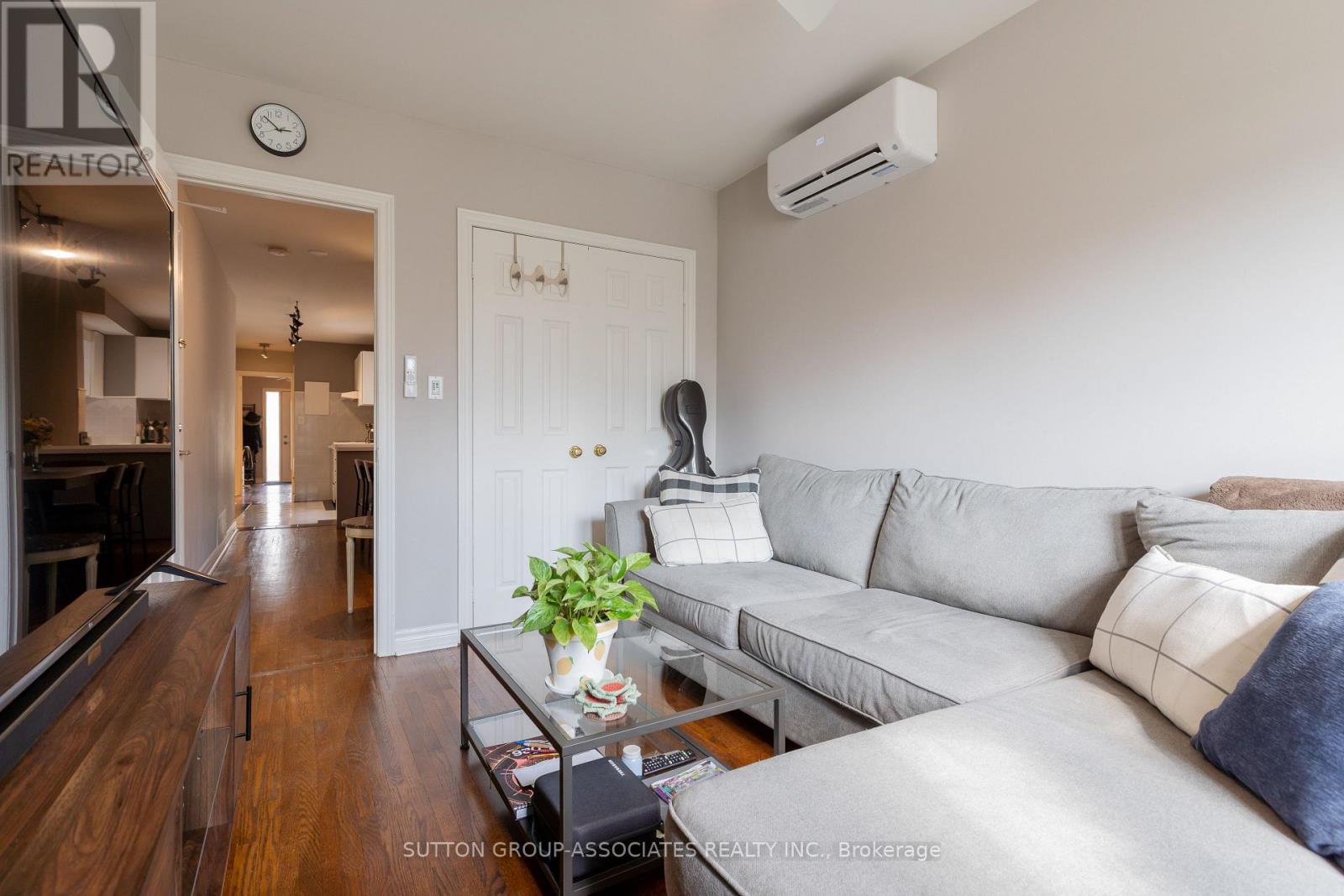 1 - 26 Alcina Avenue, Toronto, Ontario  M6G 2E8 - Photo 7 - C12970210