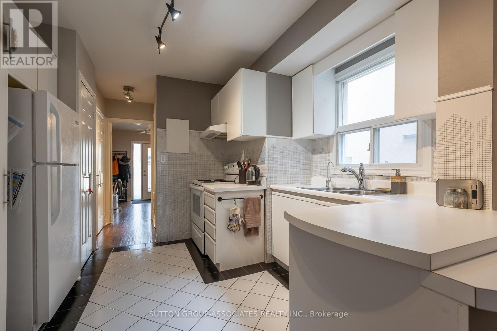 1 - 26 Alcina Avenue, Toronto, Ontario  M6G 2E8 - Photo 8 - C12970210