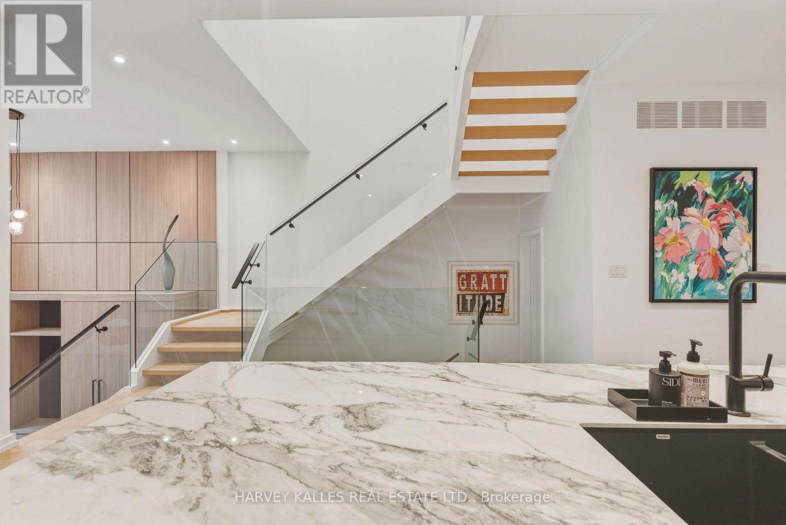 45 Gloucester Grove, Toronto, Ontario  M6C 2A2 - Photo 16 - C12970230