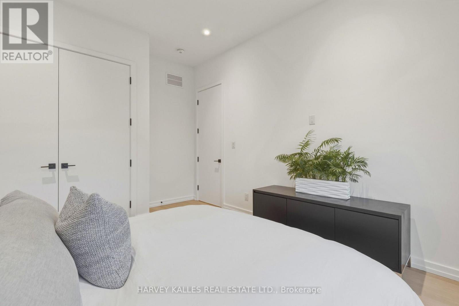 45 Gloucester Grove, Toronto, Ontario  M6C 2A2 - Photo 30 - C12970230