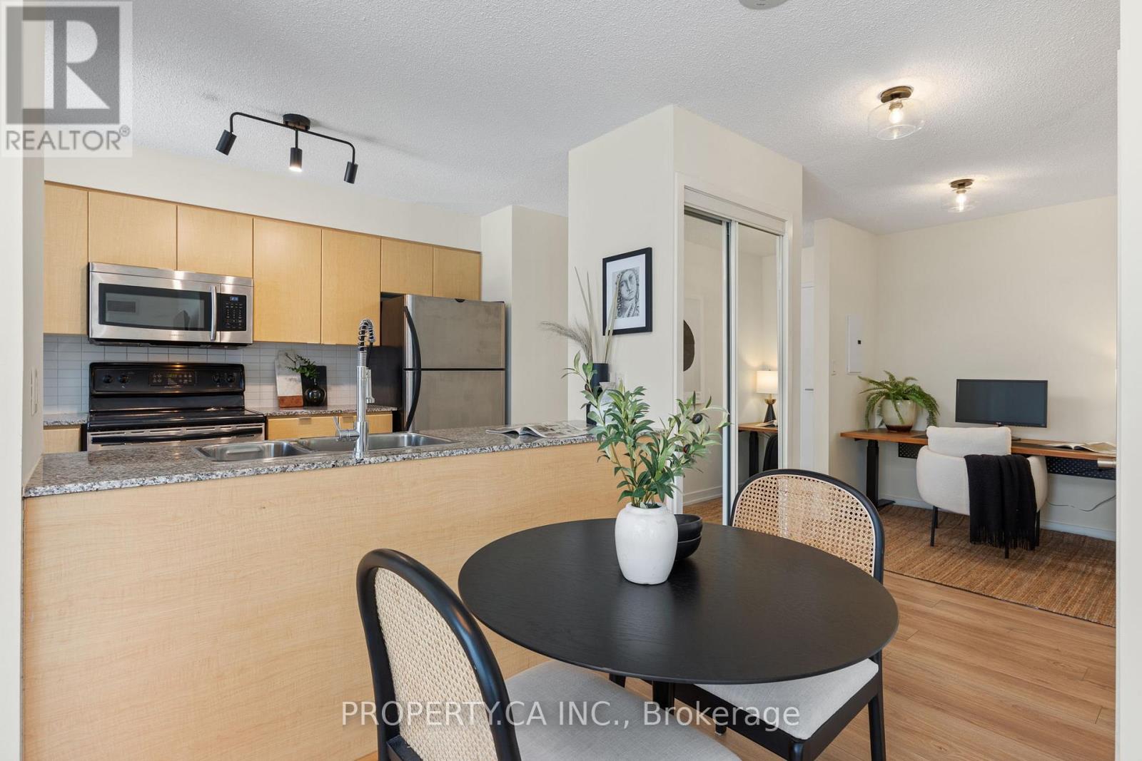 503 - 11 Brunel Court, Toronto, Ontario  M5V 3Y3 - Photo 8 - C12970268