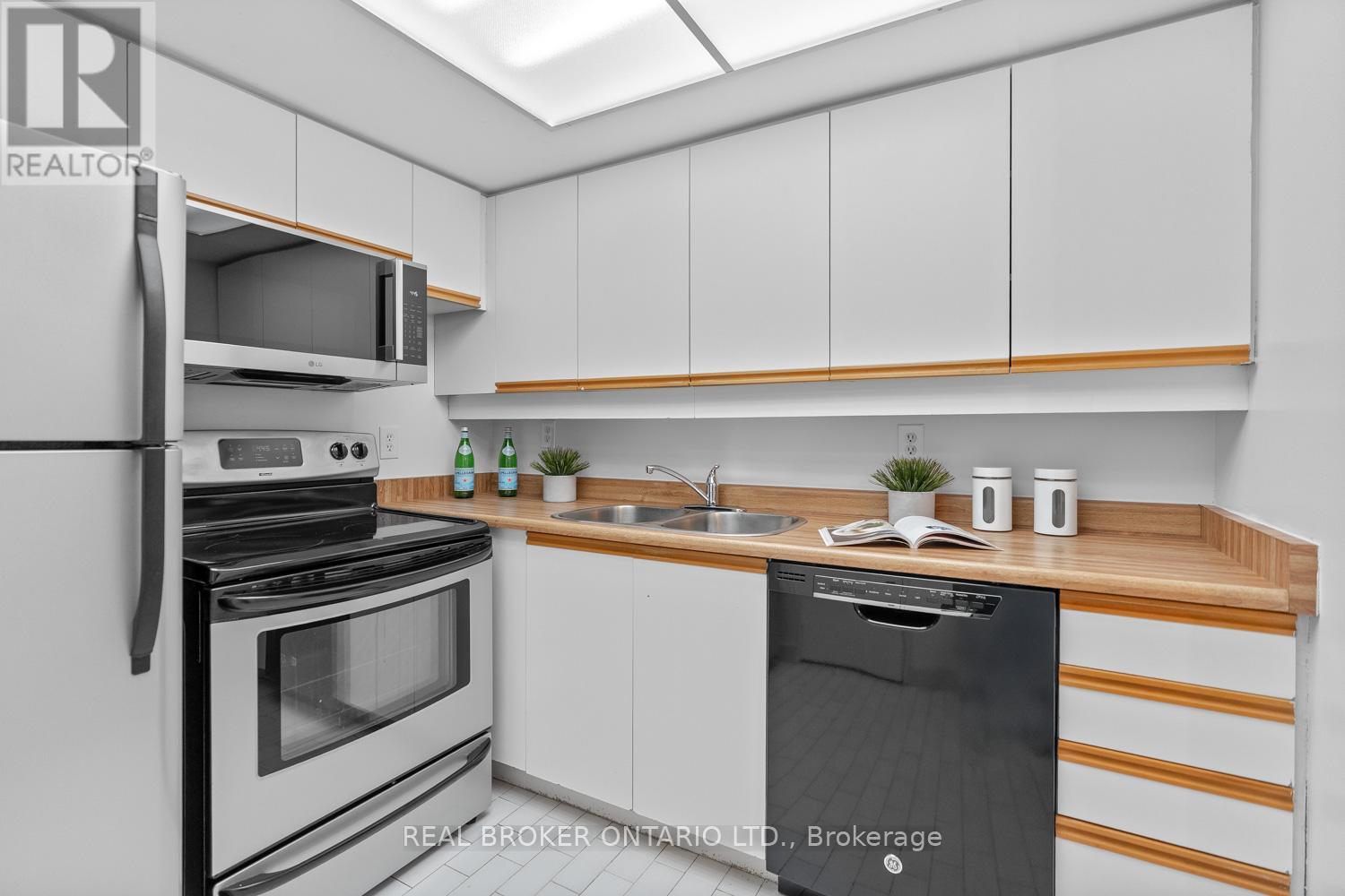 223 - 65 Scadding Avenue, Toronto, Ontario  M5A 4L1 - Photo 18 - C12970284