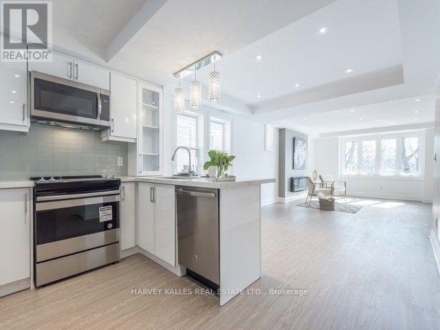 2 - 52 College View Avenue, Toronto, Ontario  M5P 1J5 - Photo 10 - C12970326