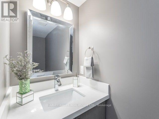 2 - 52 College View Avenue, Toronto, Ontario  M5P 1J5 - Photo 16 - C12970326