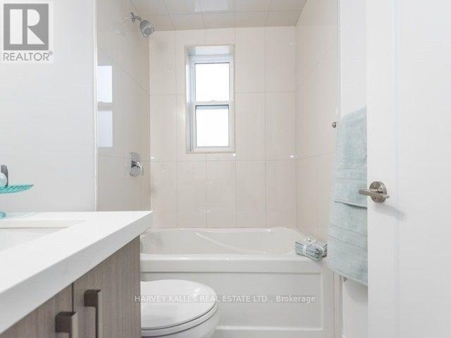 2 - 52 College View Avenue, Toronto, Ontario  M5P 1J5 - Photo 17 - C12970326