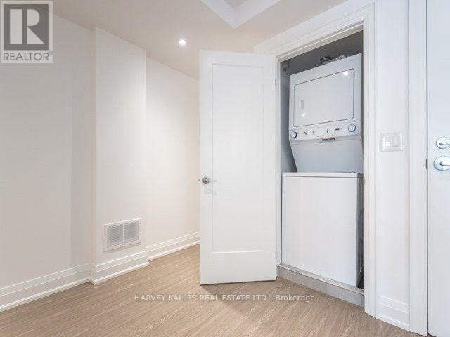 2 - 52 College View Avenue, Toronto, Ontario  M5P 1J5 - Photo 18 - C12970326
