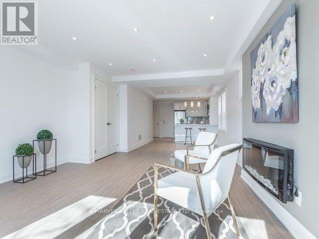 2 - 52 College View Avenue, Toronto, Ontario  M5P 1J5 - Photo 4 - C12970326