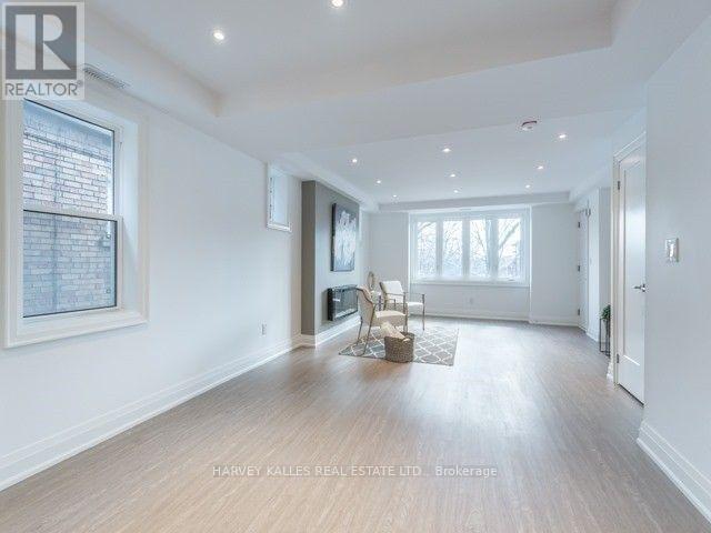 2 - 52 College View Avenue, Toronto, Ontario  M5P 1J5 - Photo 7 - C12970326