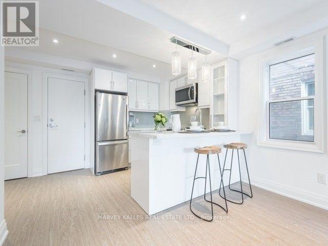 2 - 52 College View Avenue, Toronto, Ontario  M5P 1J5 - Photo 8 - C12970326