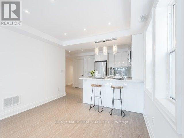 2 - 52 College View Avenue, Toronto, Ontario  M5P 1J5 - Photo 9 - C12970326