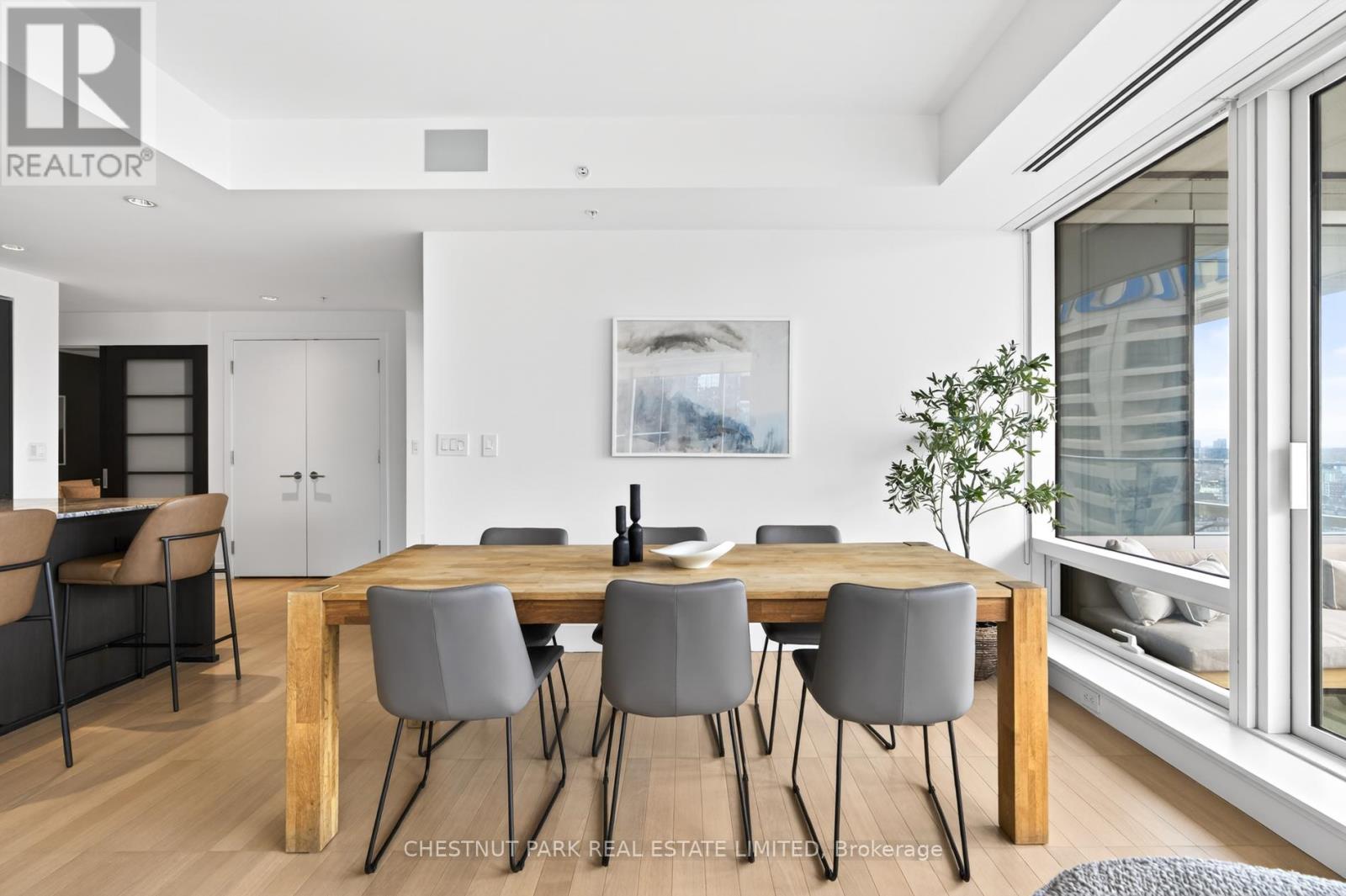 2806 - 180 University Avenue, Toronto, Ontario  M5H 0A2 - Photo 10 - C12970378