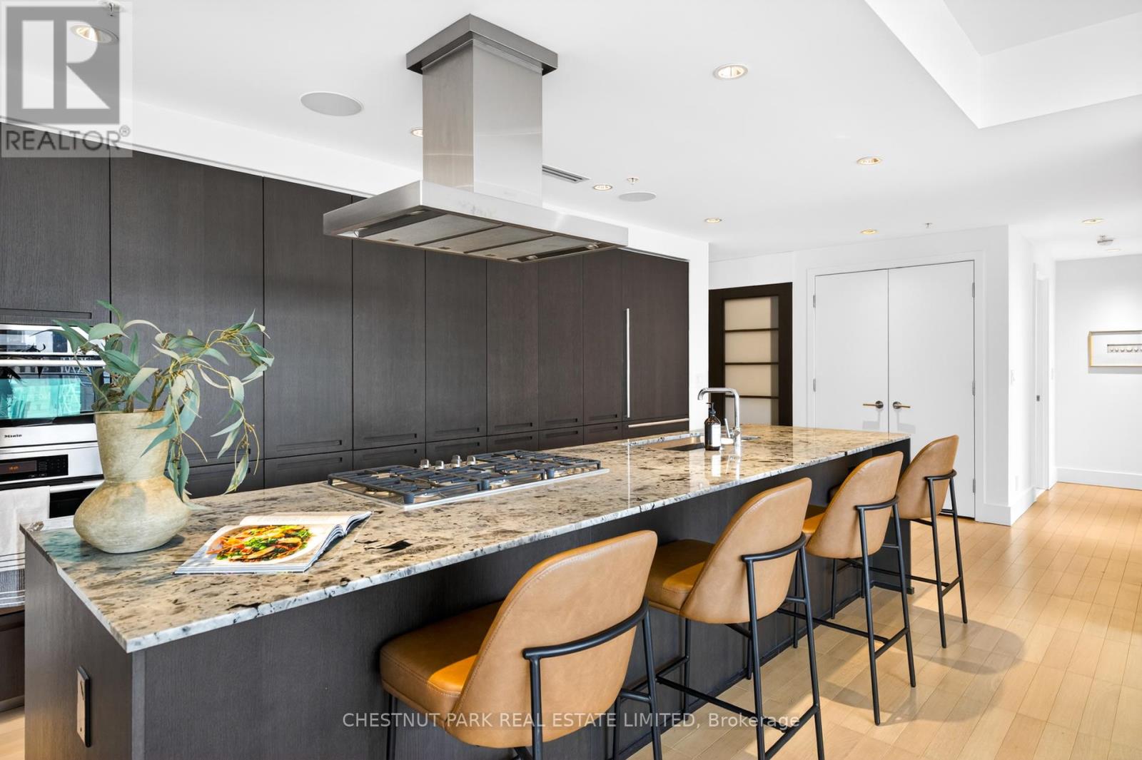 2806 - 180 University Avenue, Toronto, Ontario  M5H 0A2 - Photo 12 - C12970378