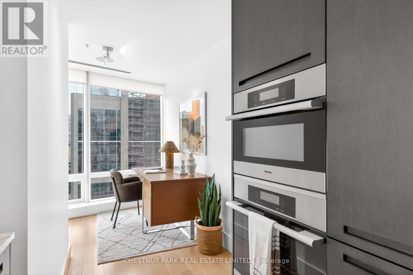 2806 - 180 University Avenue, Toronto, Ontario  M5H 0A2 - Photo 15 - C12970378