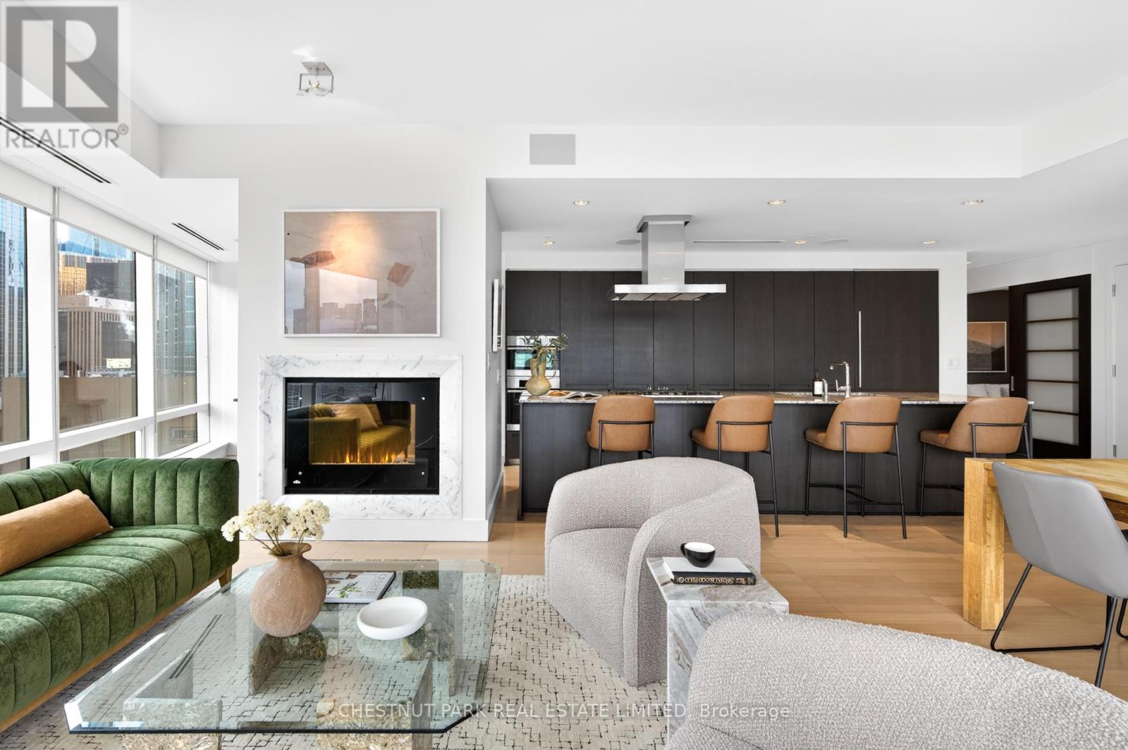 2806 - 180 University Avenue, Toronto, Ontario  M5H 0A2 - Photo 2 - C12970378