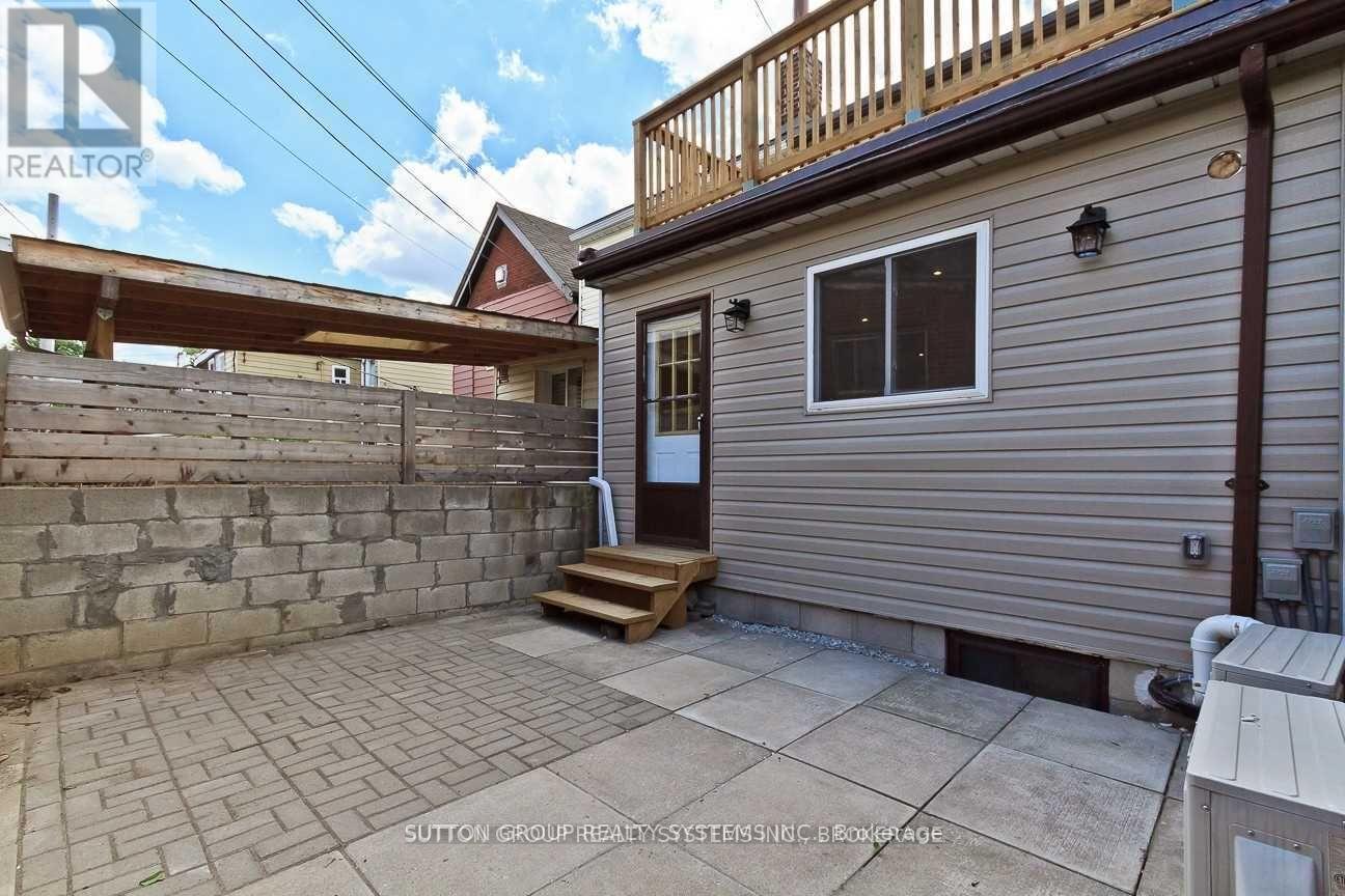 #1 - 20 1/2 Delaney Crescent, Toronto (Little Portugal), Ontario  M6K 1R2 - Photo 12 - C12970466