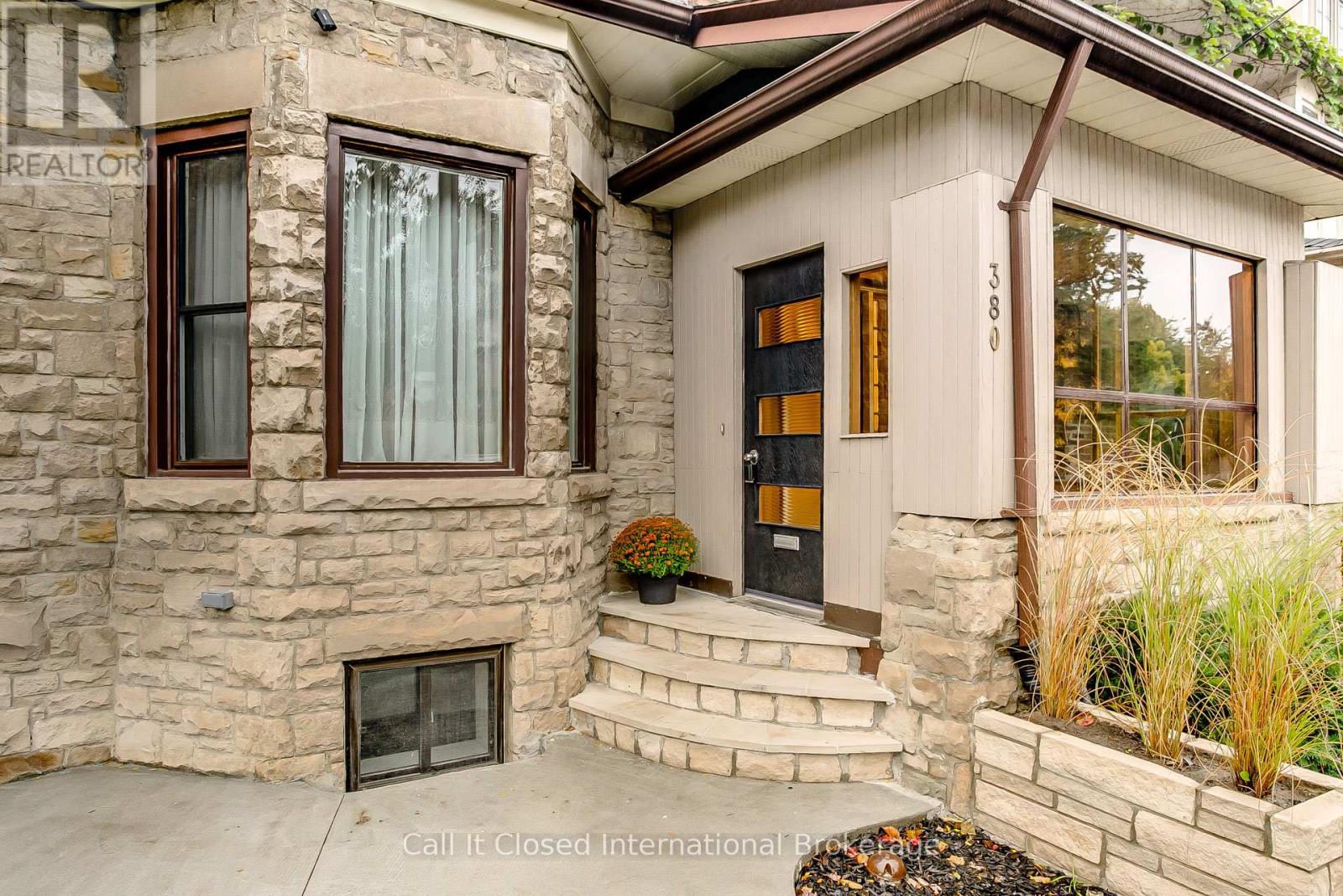 380 Spadina Road, Toronto, Ontario  M5P 2V9 - Photo 4 - C12970556