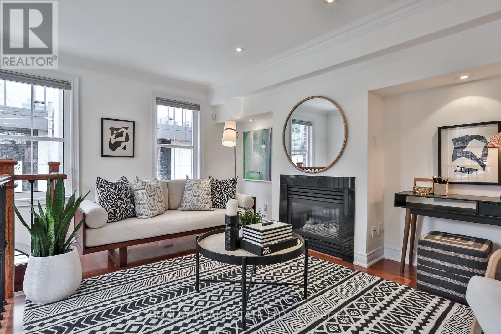 188 MCCAUL STREET, Toronto, Ontario