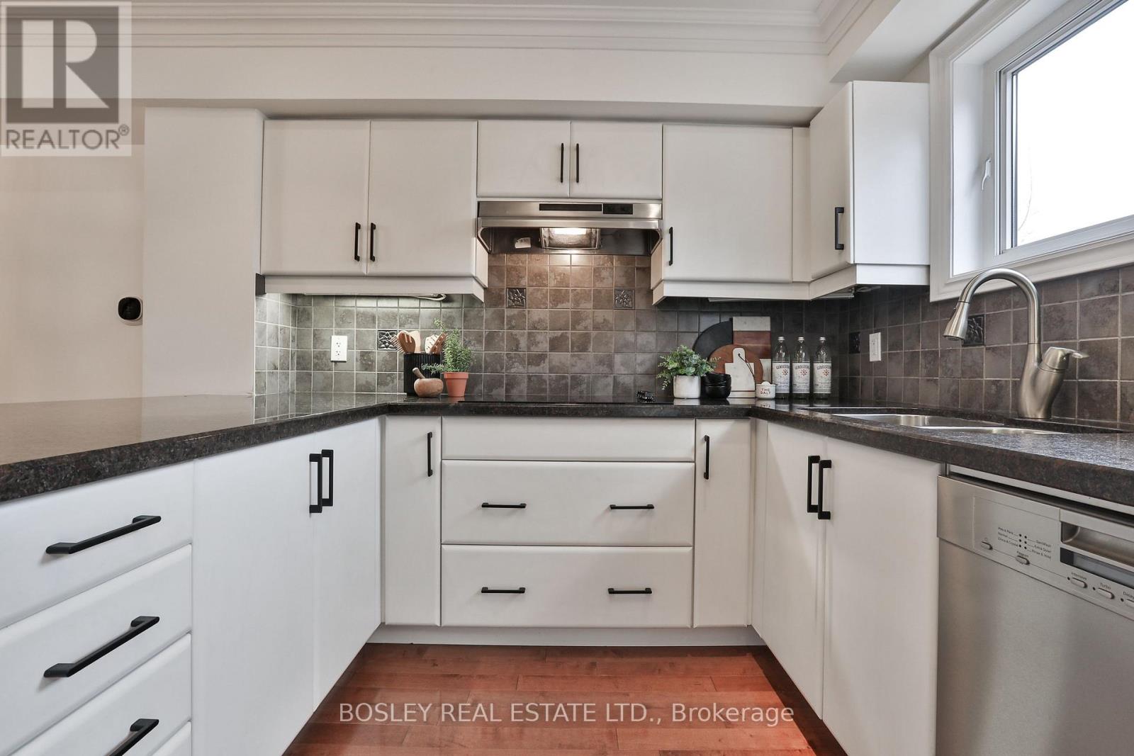 188 Mccaul Street, Toronto, Ontario  M5T 1W5 - Photo 11 - C12970612