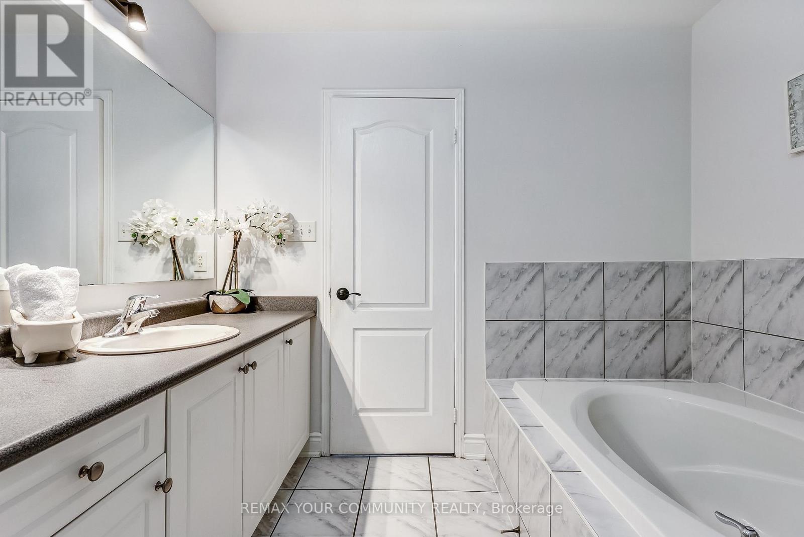 18 Tozer Crescent, Ajax, Ontario  L1T 4Z9 - Photo 35 - E12970220