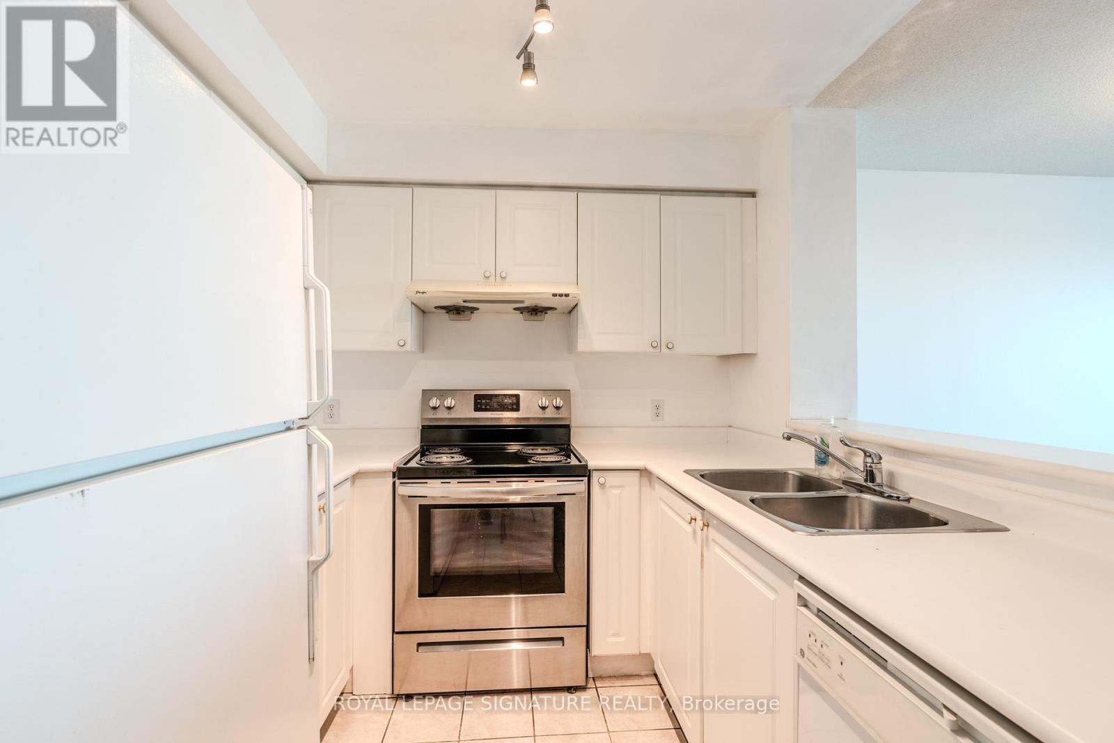 1203 - 1 Lee Centre Drive, Toronto, Ontario  M1H 3J2 - Photo 6 - E12970496