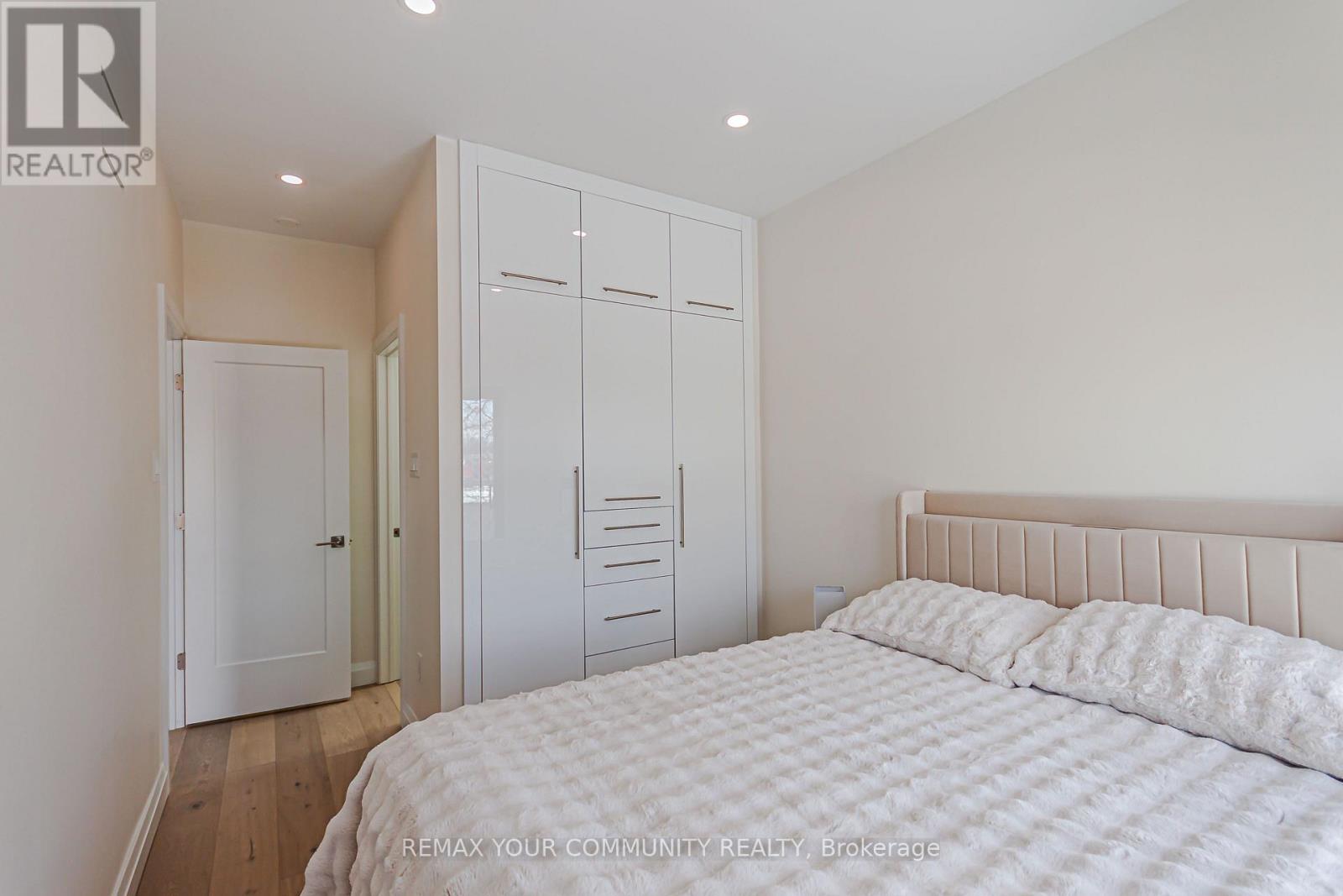 89 Gainsborough Road, Toronto (Woodbine Corridor), Ontario  M4L 3C3 - Photo 17 - E12970562