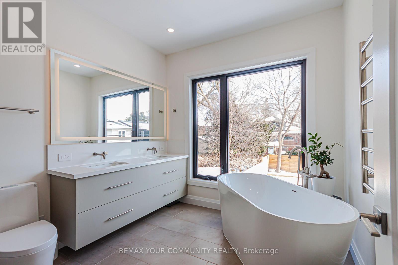 89 Gainsborough Road, Toronto (Woodbine Corridor), Ontario  M4L 3C3 - Photo 22 - E12970562