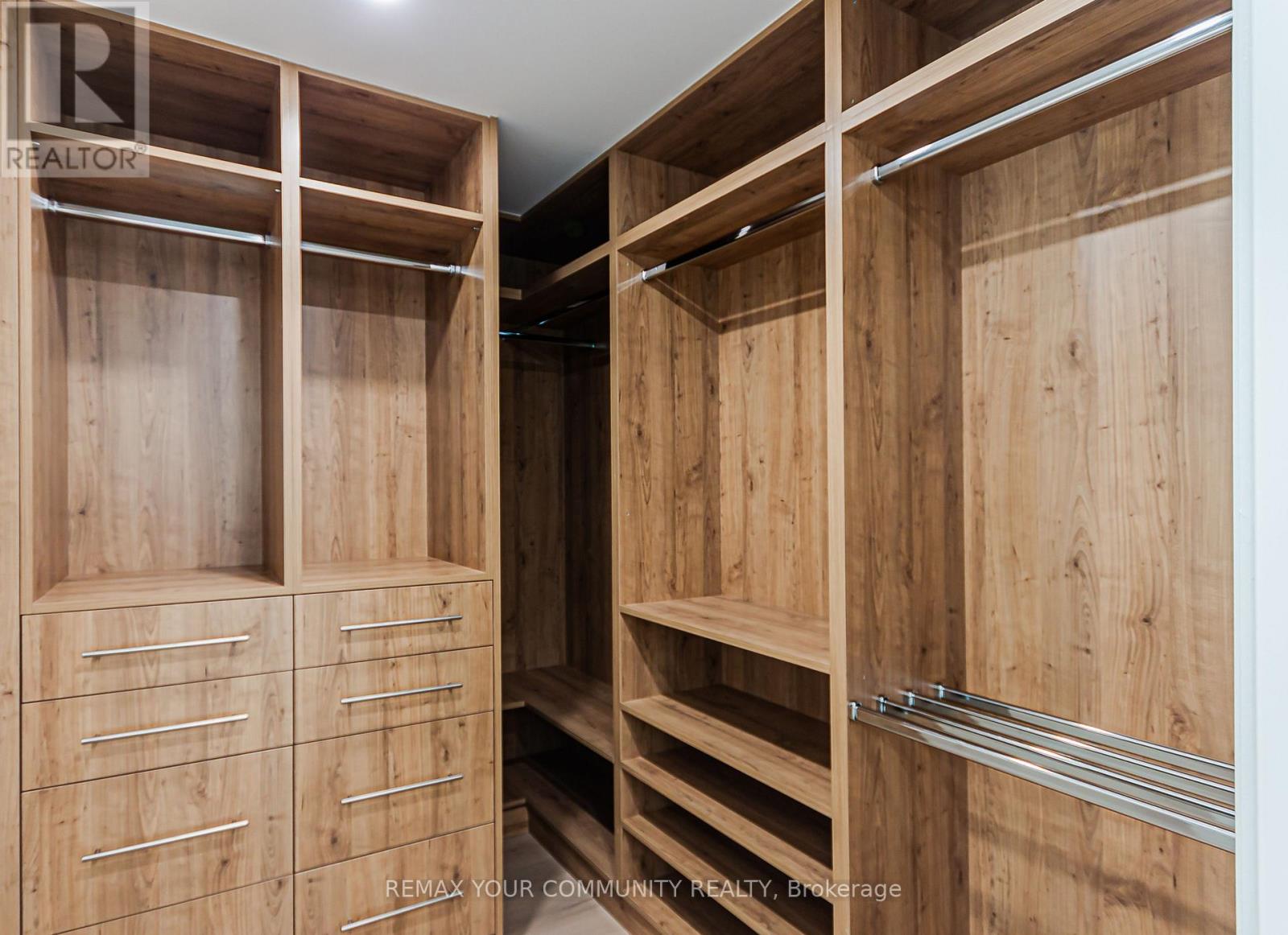 89 Gainsborough Road, Toronto (Woodbine Corridor), Ontario  M4L 3C3 - Photo 24 - E12970562