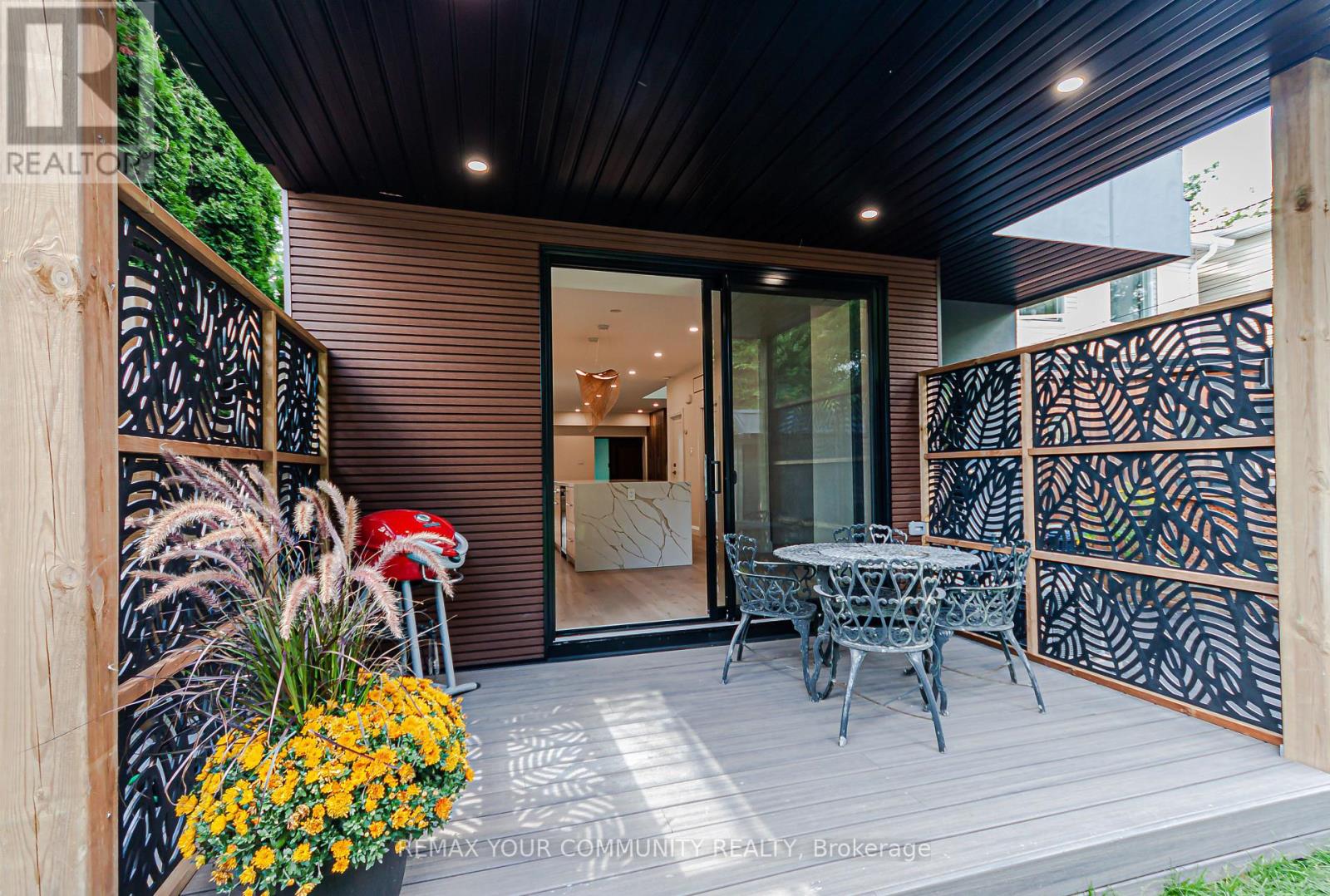 89 Gainsborough Road, Toronto (Woodbine Corridor), Ontario  M4L 3C3 - Photo 33 - E12970562