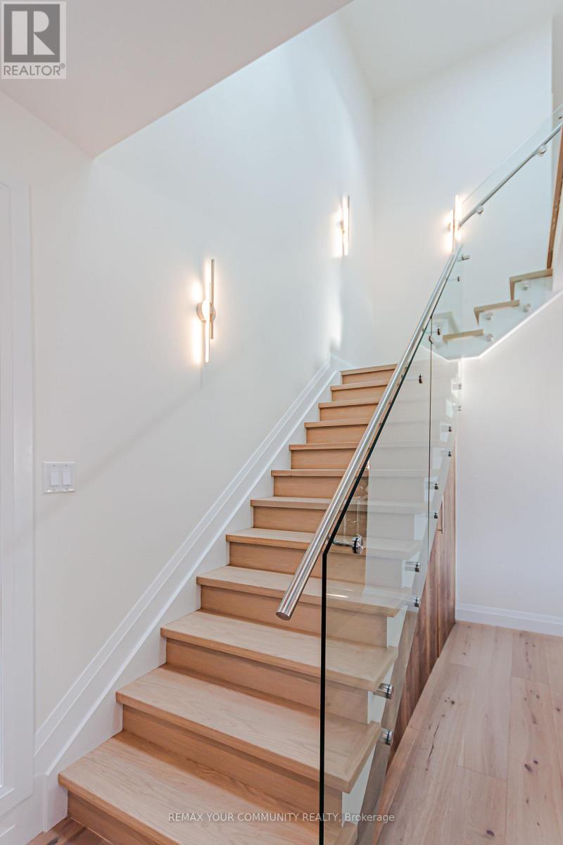 89 Gainsborough Road, Toronto (Woodbine Corridor), Ontario  M4L 3C3 - Photo 6 - E12970562