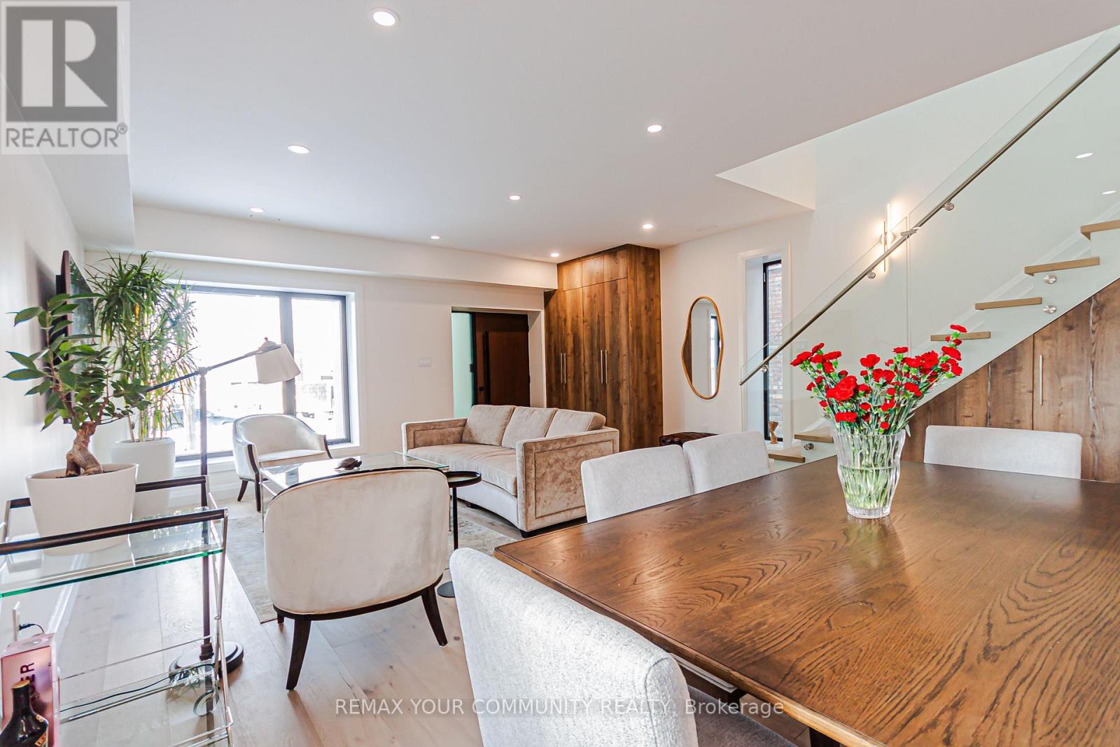 89 Gainsborough Road, Toronto (Woodbine Corridor), Ontario  M4L 3C3 - Photo 9 - E12970562