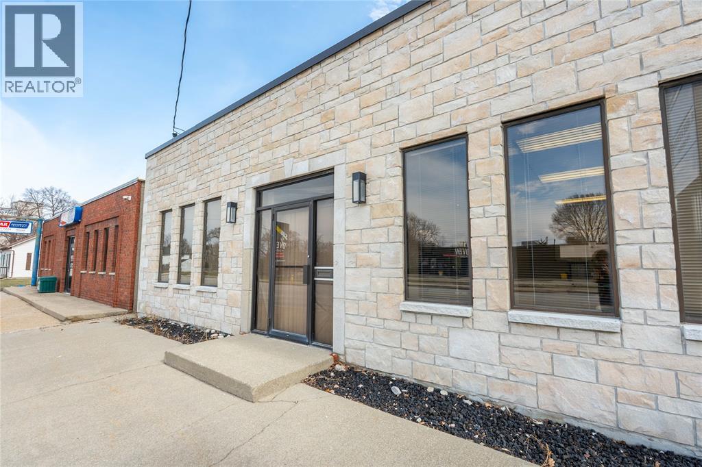 500 Christina Street, Sarnia, Ontario  N7T 5P8 - Photo 2 - 26007435